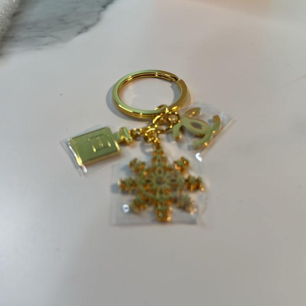 CC Beaute Gold Key Holder Accessory with Three Charms - Picture 4 of 4